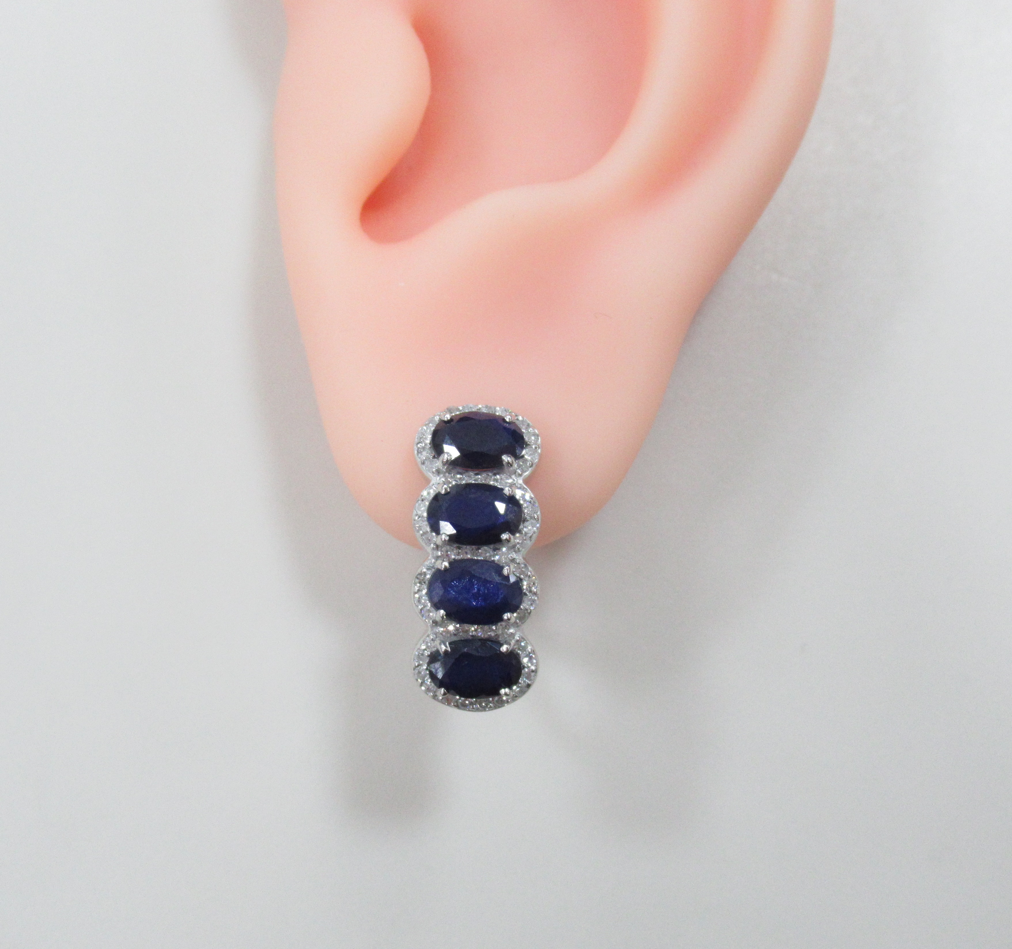 Серьги из белого золота с сапфирами